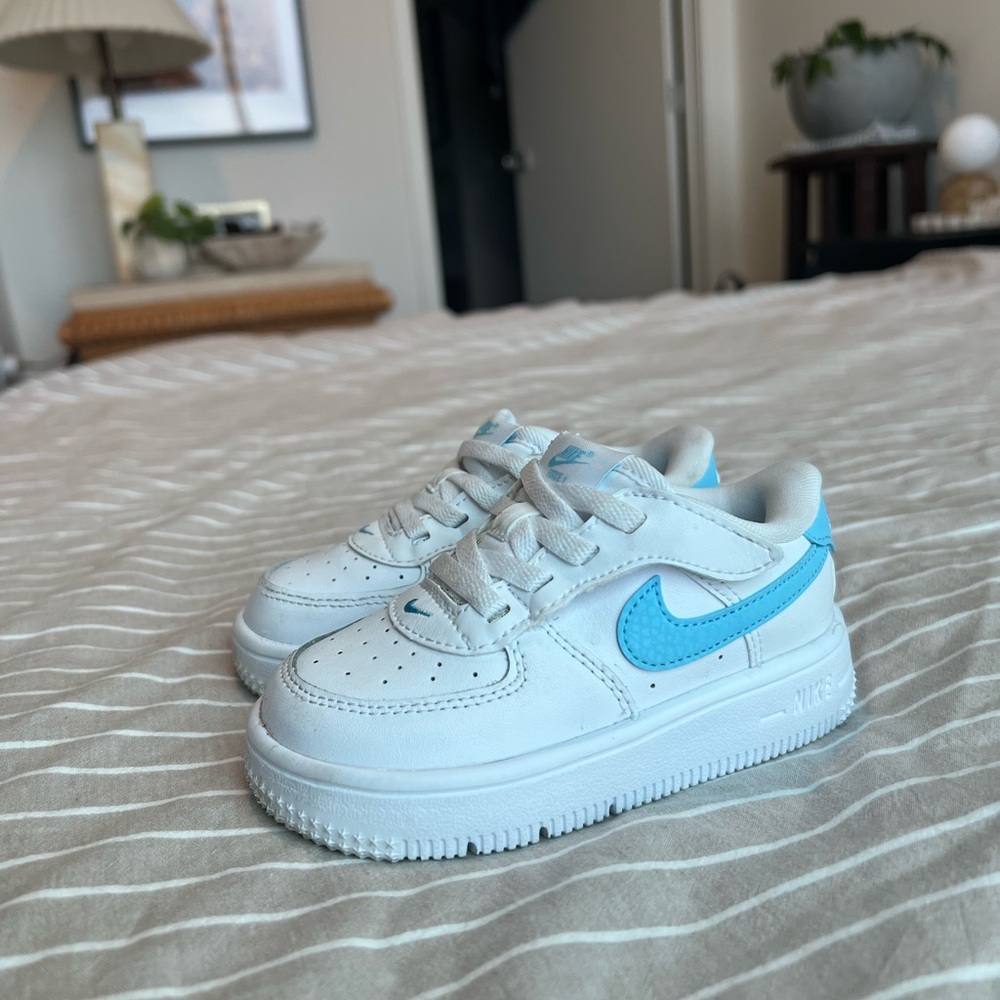 Nike Kids Air Force 1 Shoes in White/Blue, Size 7c